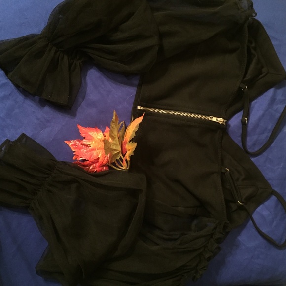 Unique!!! Top with Sheer Sleeves🌞 - Picture 5 of 5